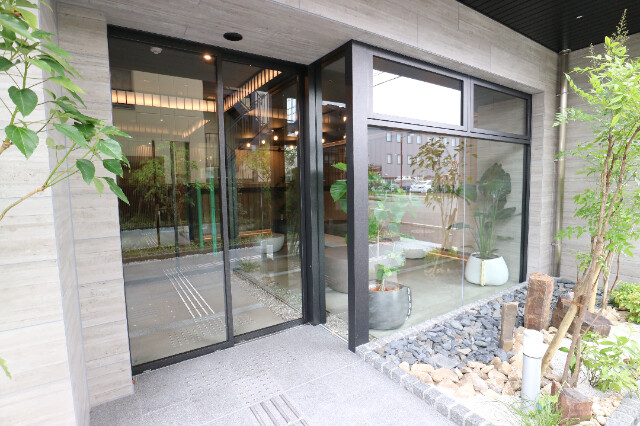 25/26 エントランス