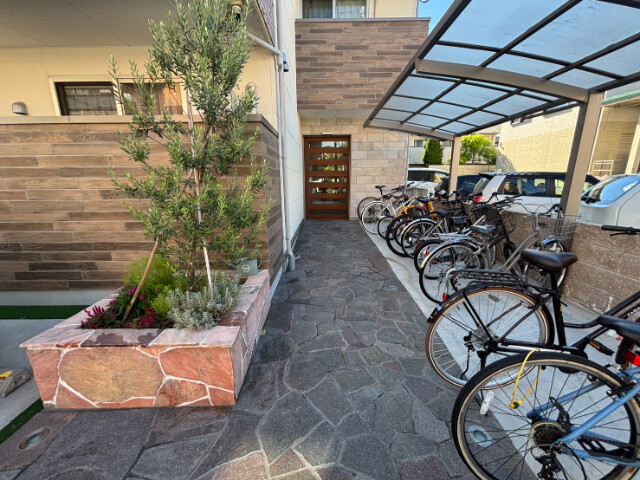 13/16 エントランス