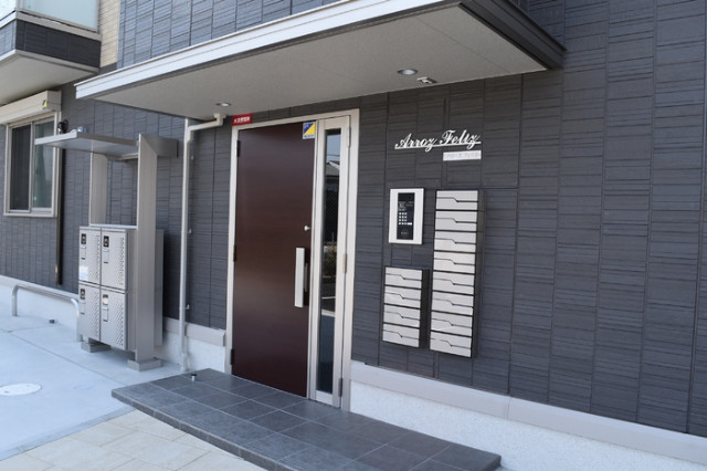 24/27 エントランス