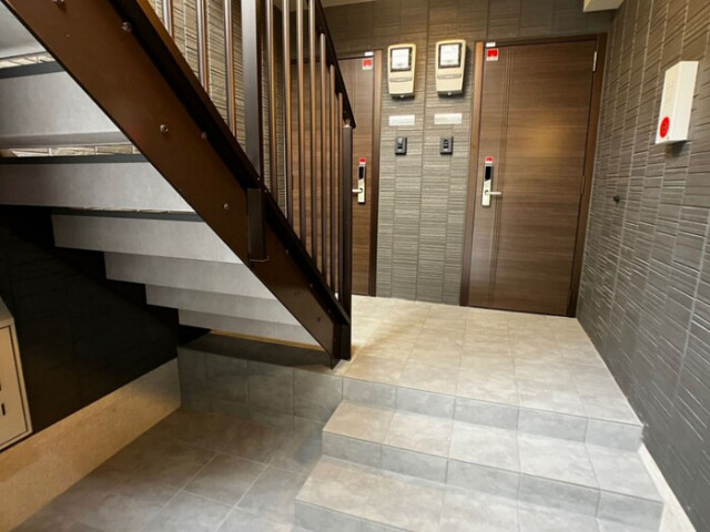 16/18 エントランス