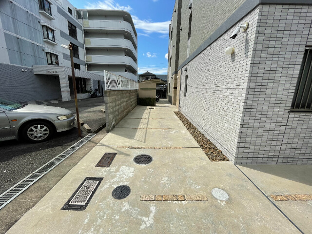 24/25 エントランス