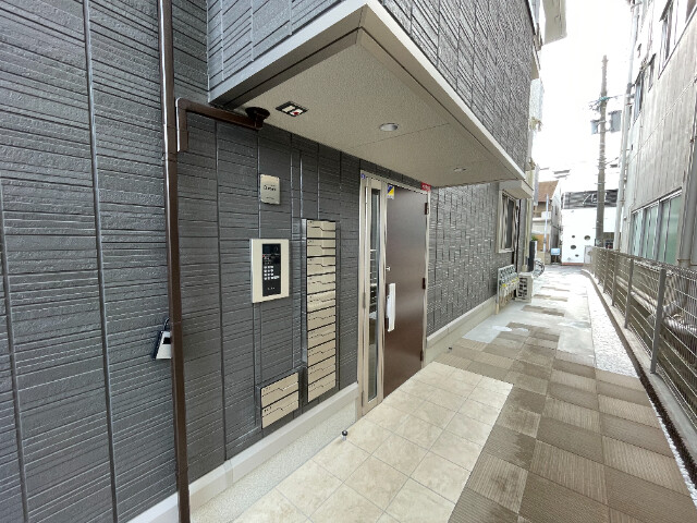 26/28 エントランス