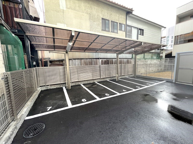 23/26 駐車場