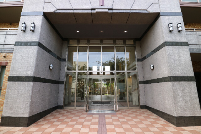 28/30 エントランス