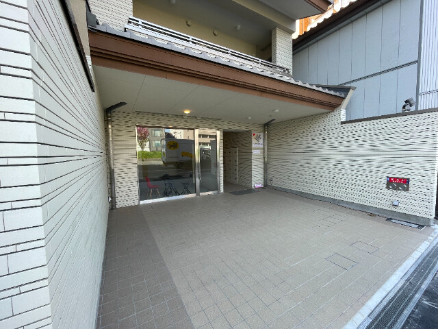 23/24 エントランス