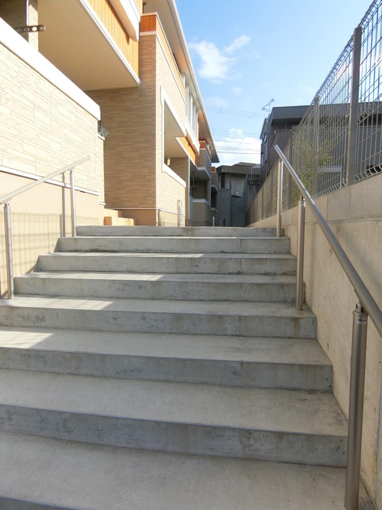 28/30 エントランス