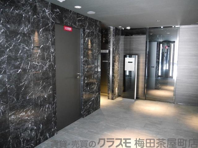 27/30 エントランス