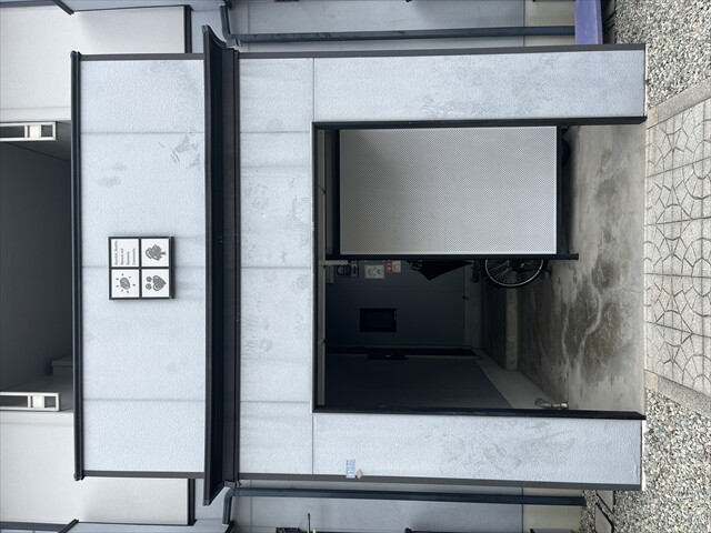 27/30 エントランス