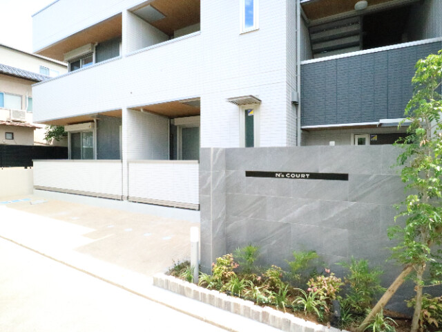 27/30 エントランス