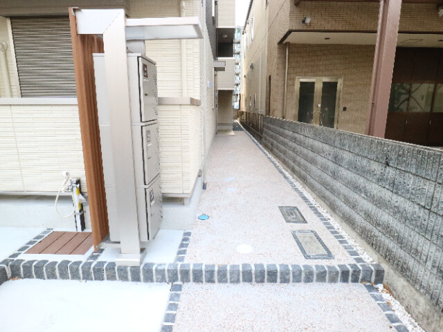 25/26 エントランス