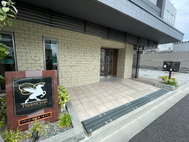 28/30 エントランス