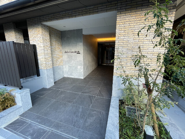 25/26 エントランス