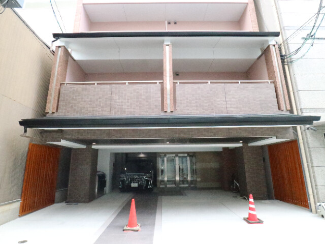 21/22 エントランス