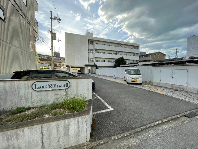 20/23 エントランス