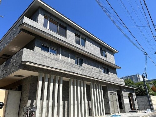 23/24 エントランス