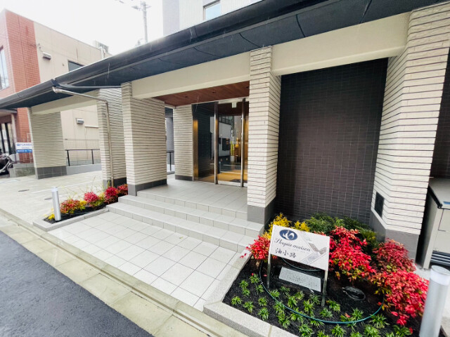 24/25 エントランス