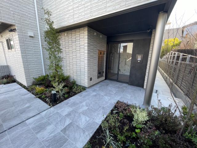 28/29 エントランス