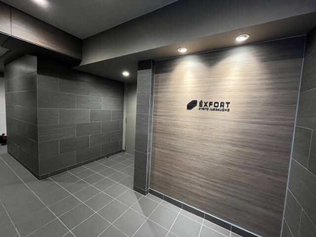 25/26 エントランス