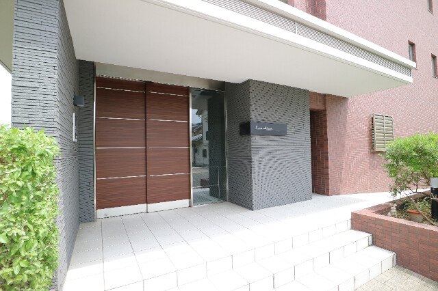 23/25 エントランス