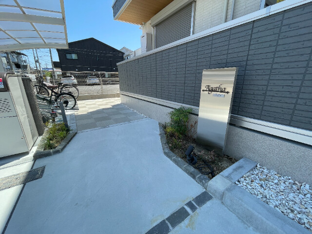 24/25 エントランス