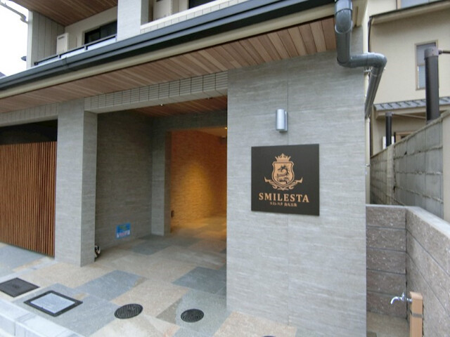 24/25 エントランス