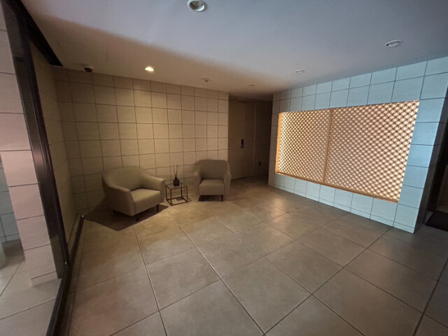 25/26 エントランス