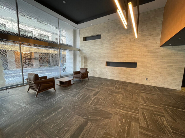 24/25 エントランス