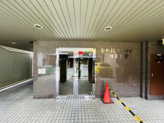 21/22 エントランス