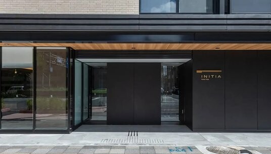 16/17 エントランス