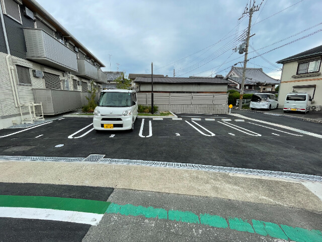 27/28 駐車場
