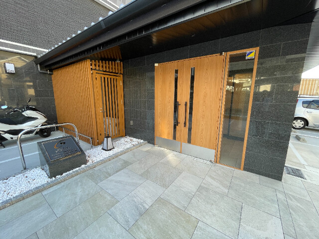 25/26 エントランス