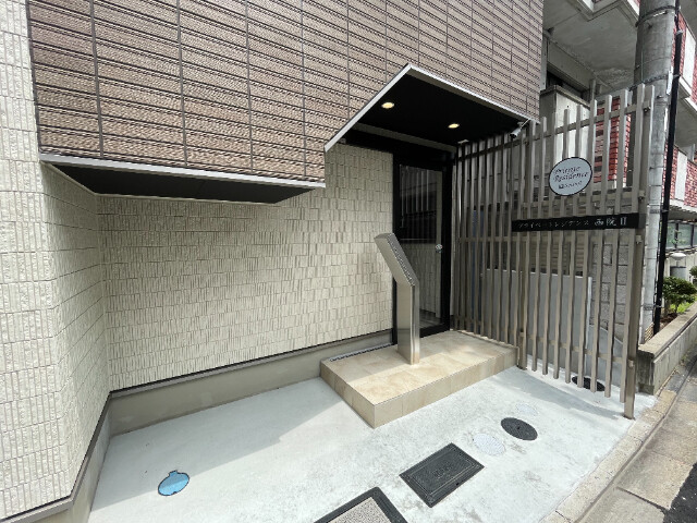 24/25 エントランス