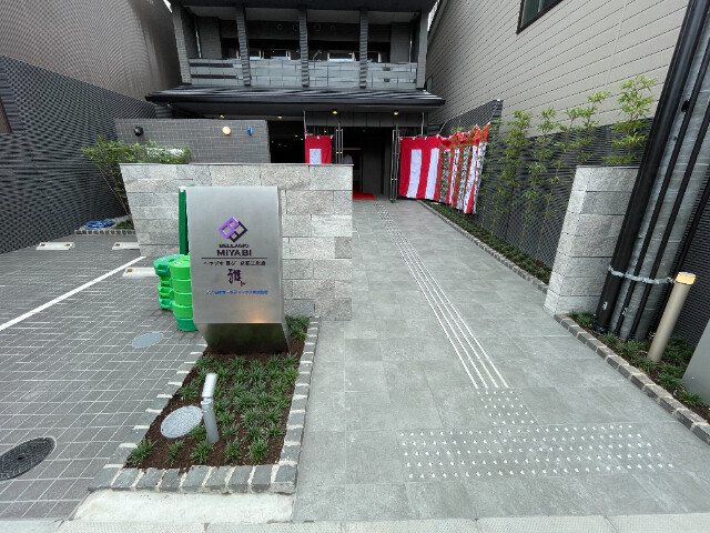 26/27 エントランス