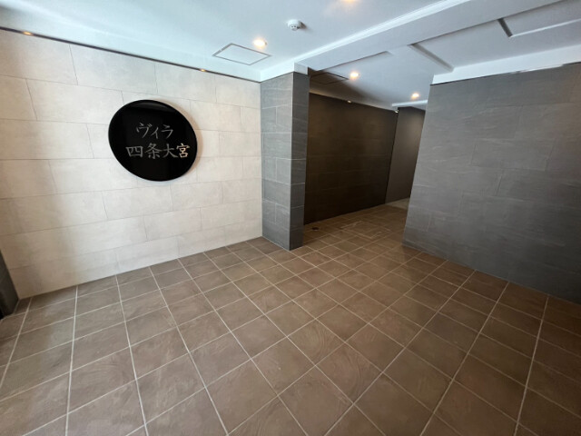 22/23 エントランス