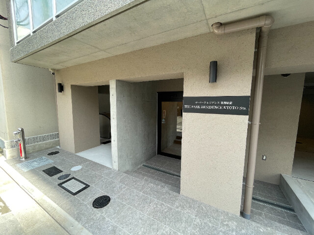 23/24 エントランス