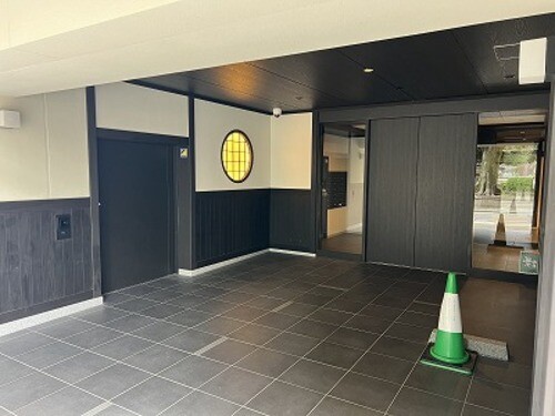 20/21 エントランス