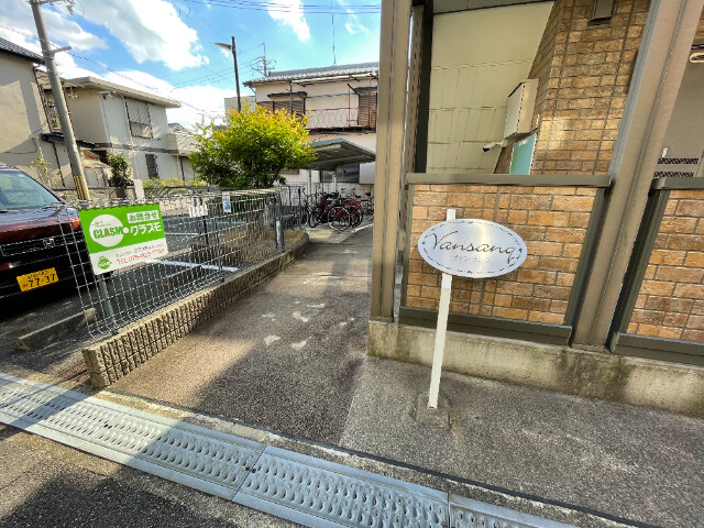 22/24 エントランス