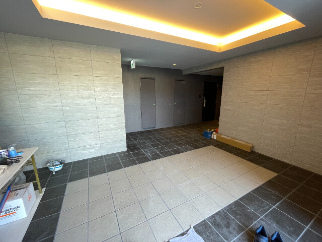 23/24 エントランス