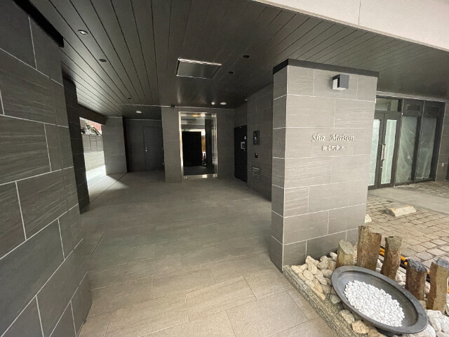 25/26 エントランス