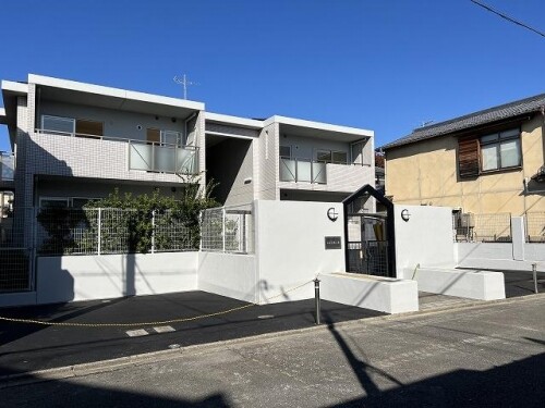 24/25 エントランス