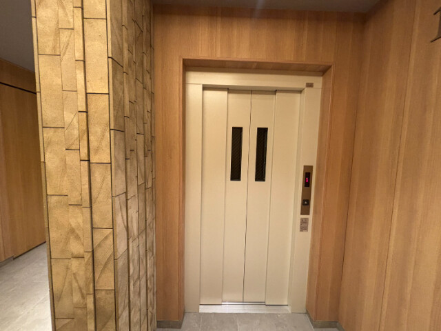 25/26 エントランス