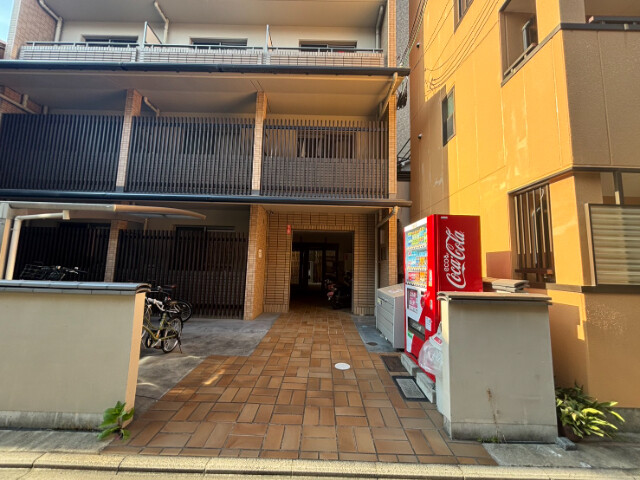 2/3 エントランス