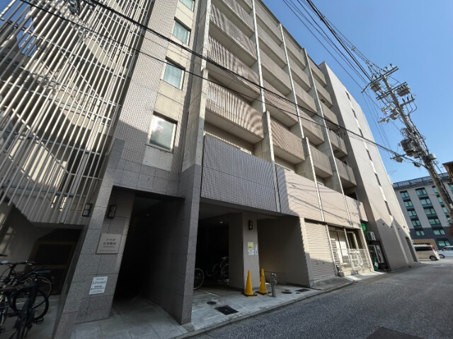 23/24 エントランス