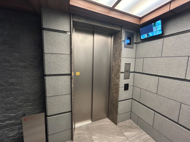 25/26 エントランス