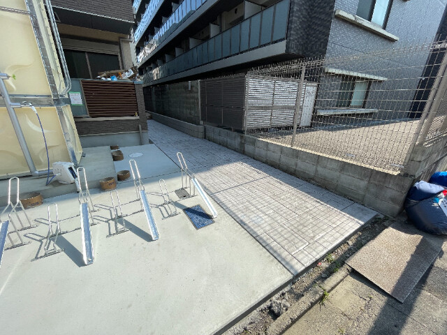 25/27 エントランス