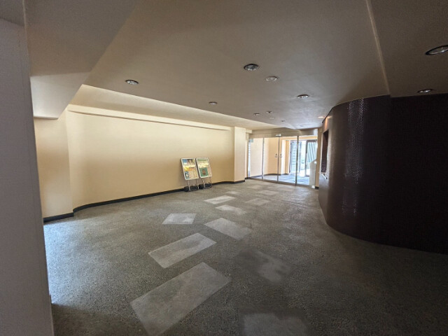 28/30 エントランス