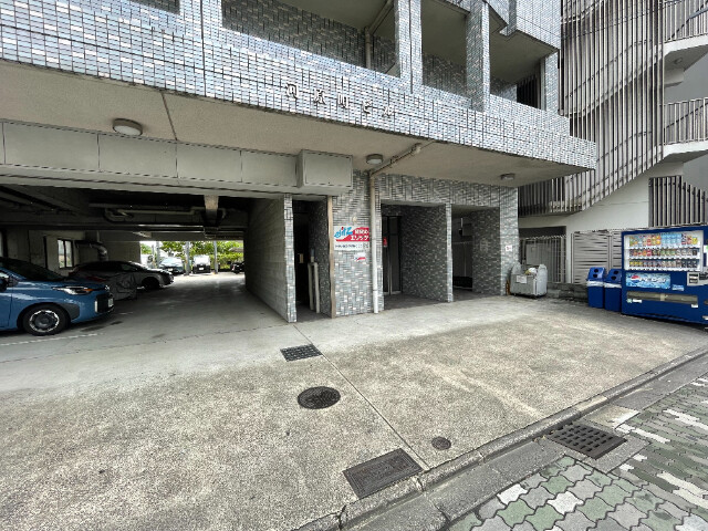 21/22 エントランス