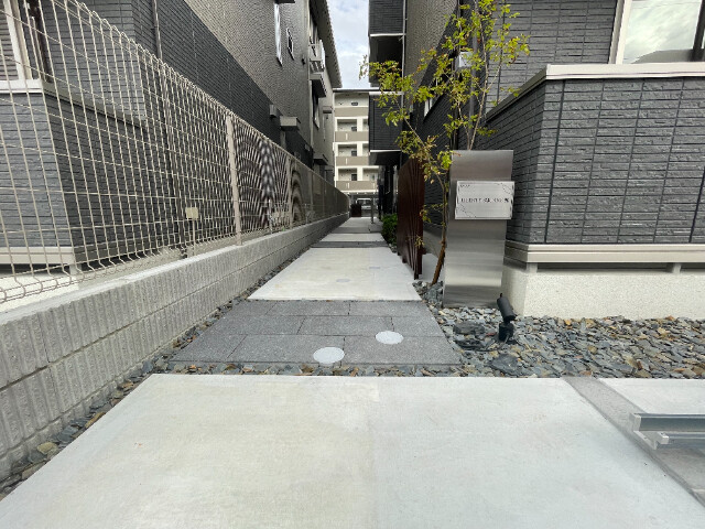 25/26 エントランス