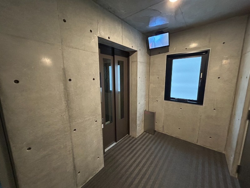 21/22 エントランス