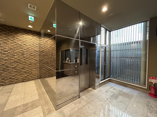 28/30 エントランス